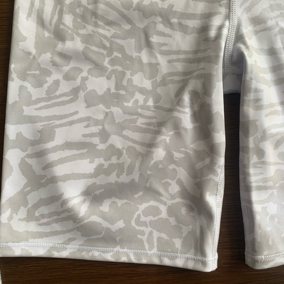 GOOD AMERICAN metallic bike short - Picture 6 of 7